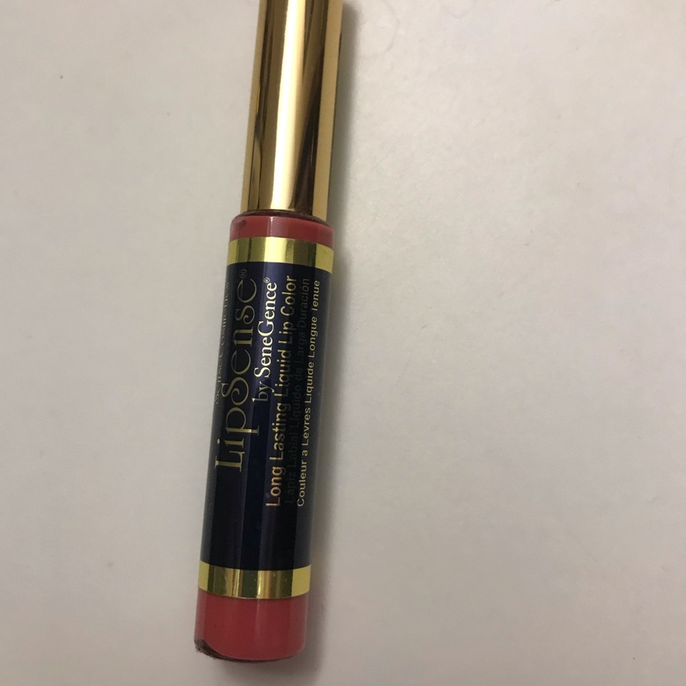 Dark pink Lipsense